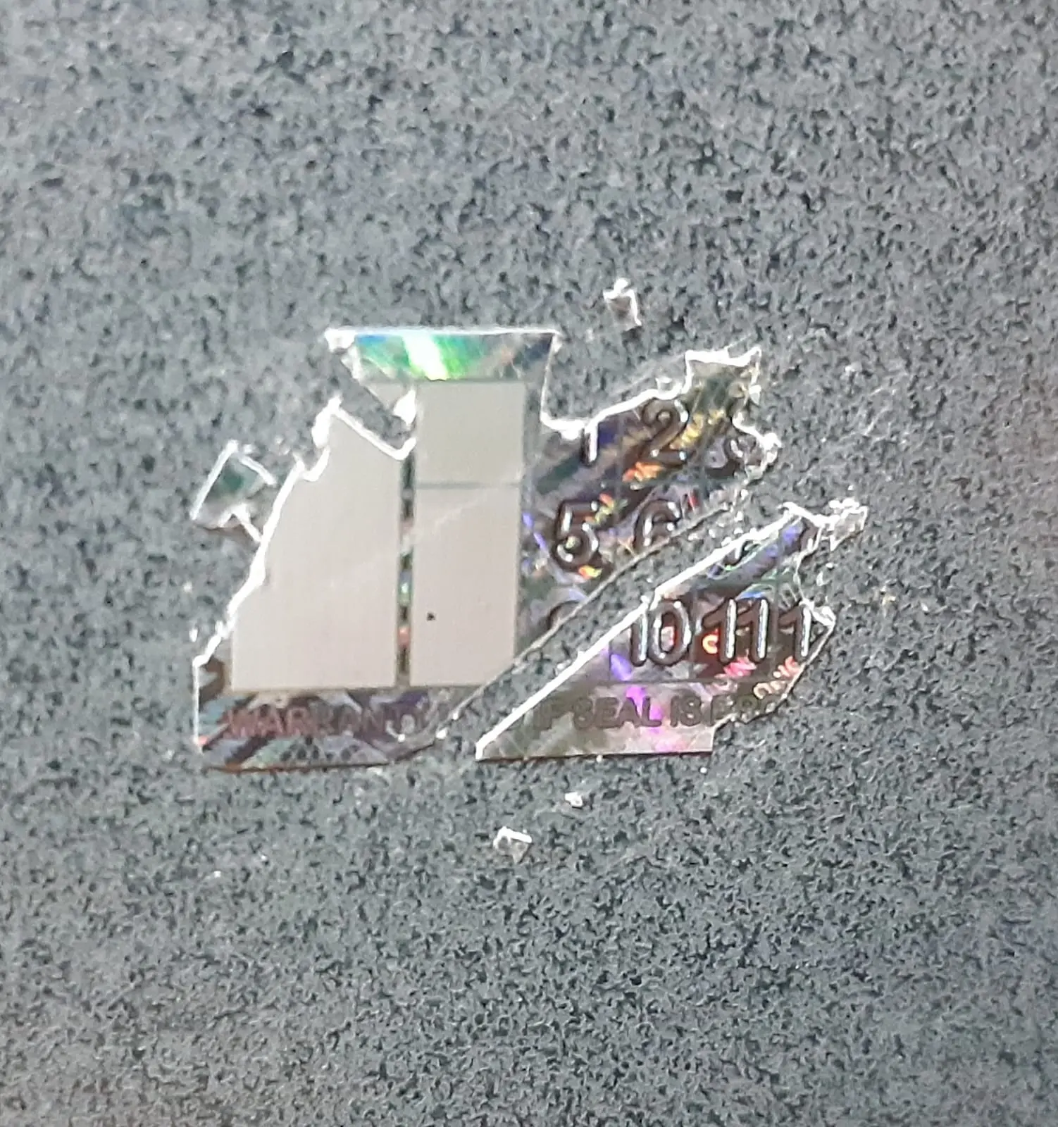 Gambar 4 stiker hologram Segel-Angka (Sedang)